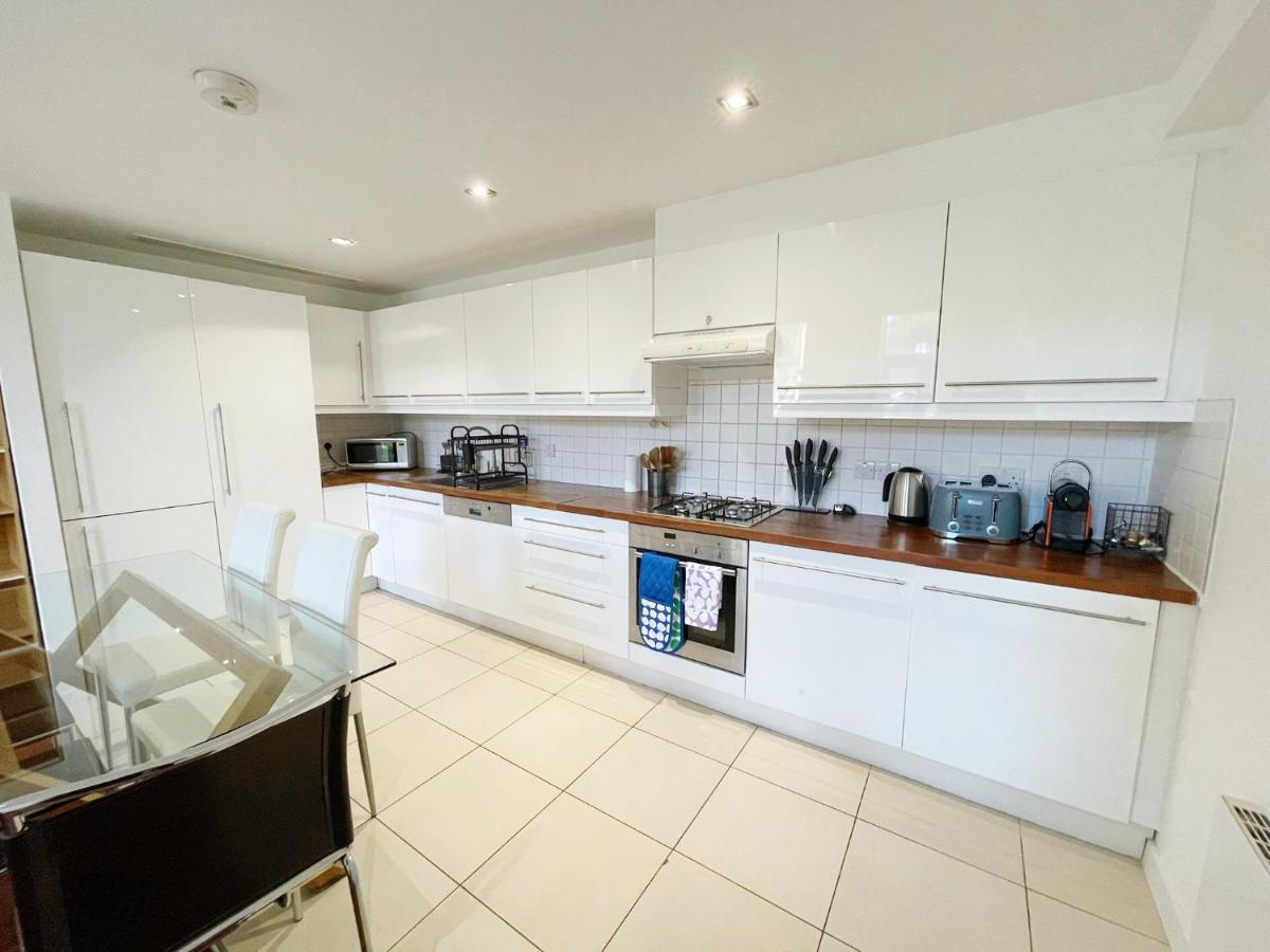 Portobello Dock Canalside Apartment 伦敦 外观 照片